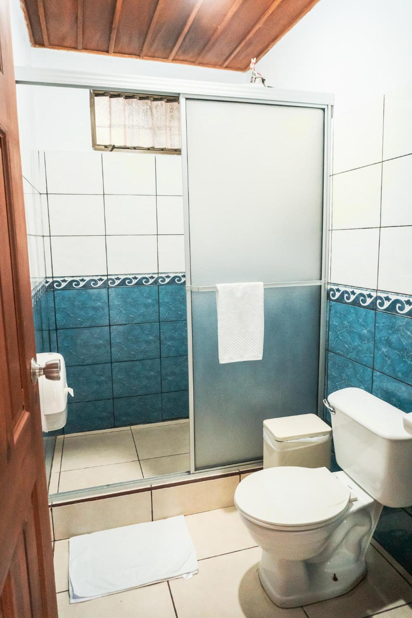 Cabinas Lupita La Fortuna Exteriör bild