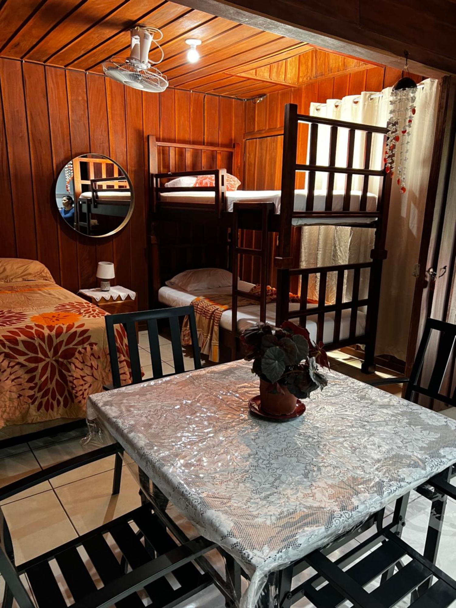 Cabinas Lupita La Fortuna Exteriör bild